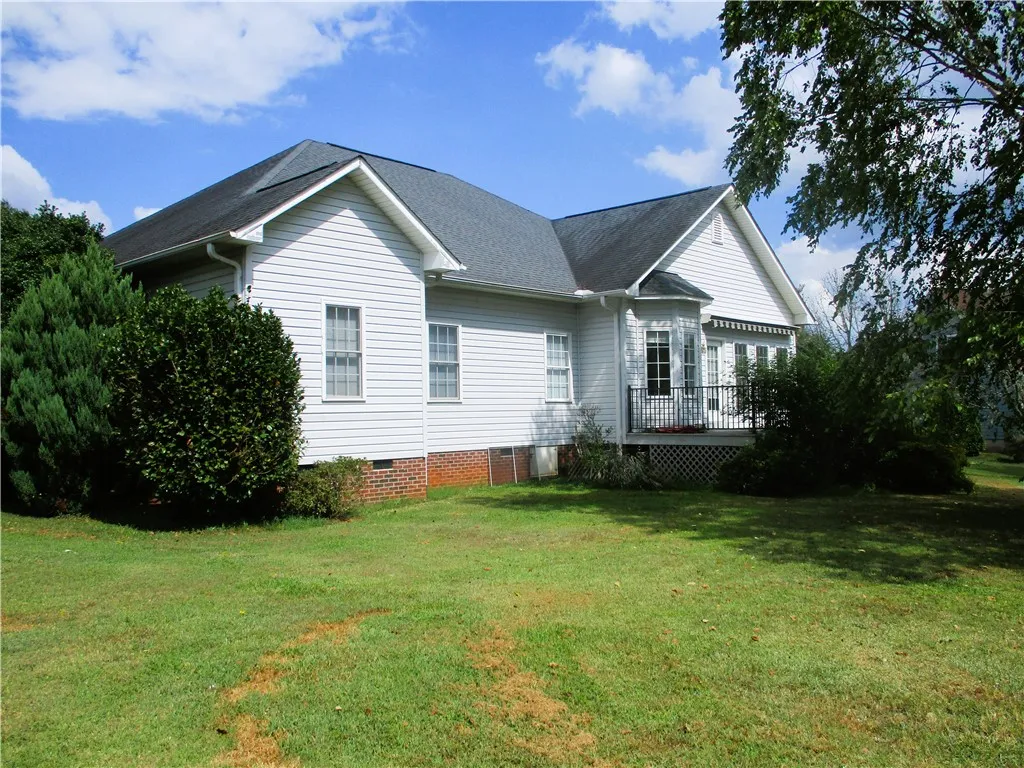 Property image 3 at 1324 Falcons Drive, Walhalla, SC 29691