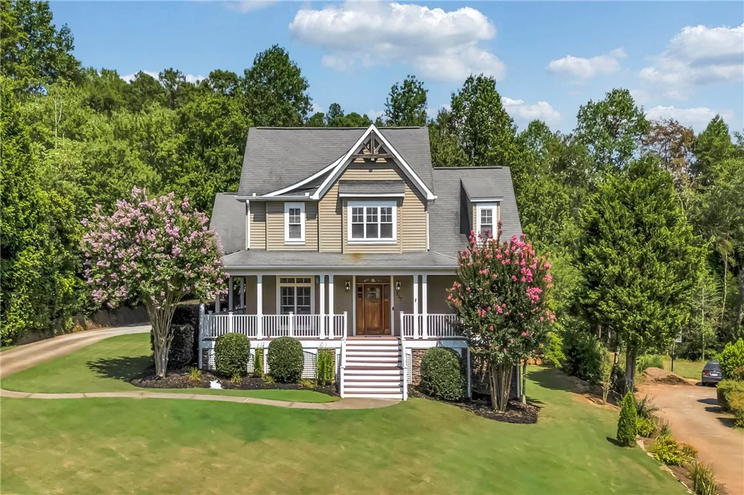 Greystone Creek, Central Community