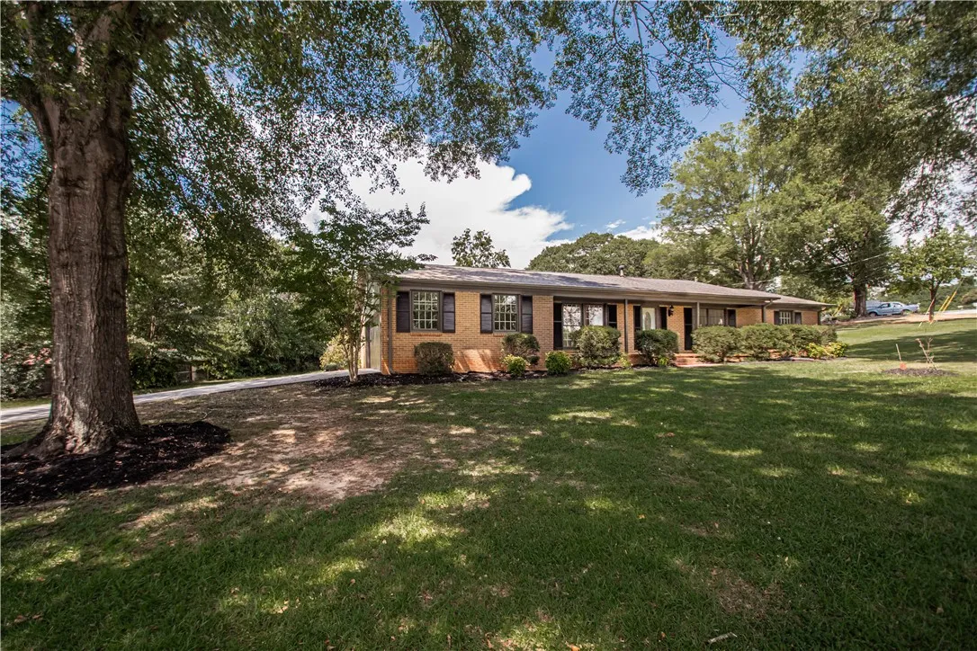 Property image 2 at 303 Robinall Drive, Easley, SC 29642