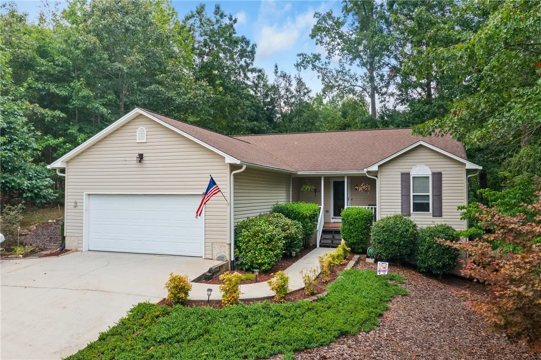 Property image 2 at 330 Chickasaw Drive, Westminster, SC 29693