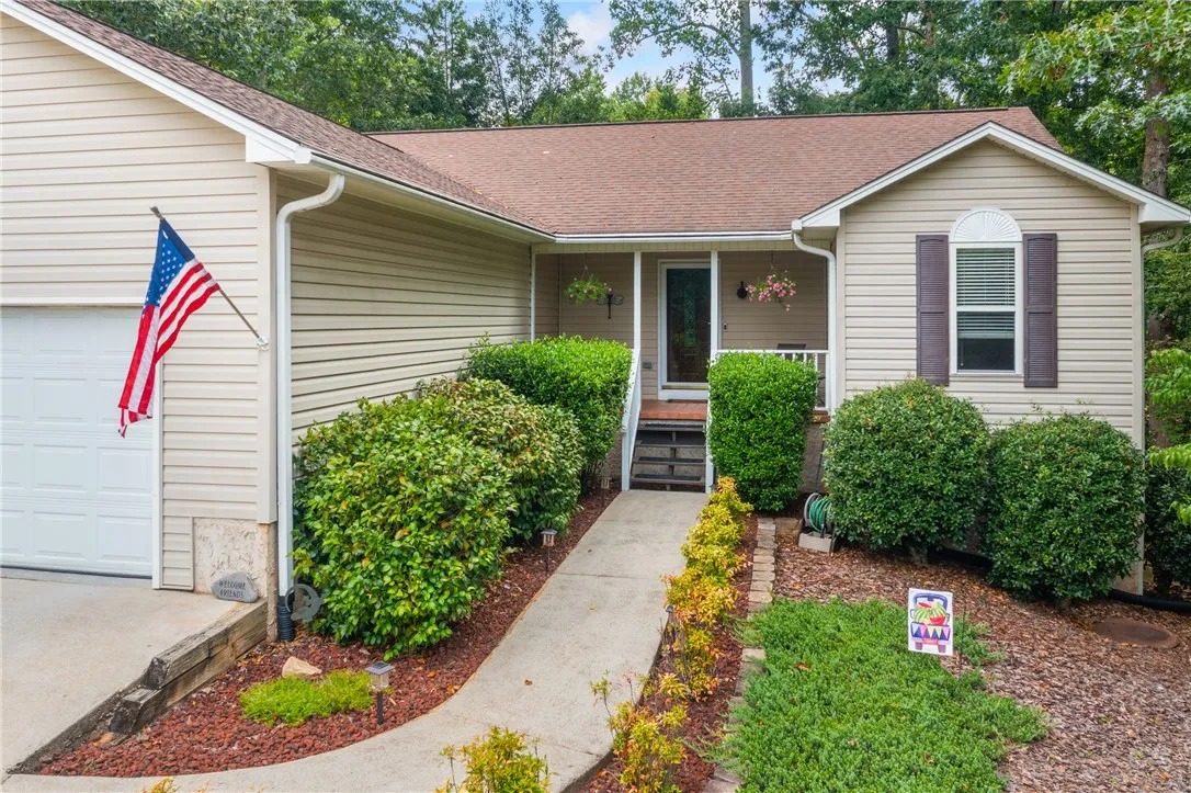 Property image 3 at 330 Chickasaw Drive, Westminster, SC 29693