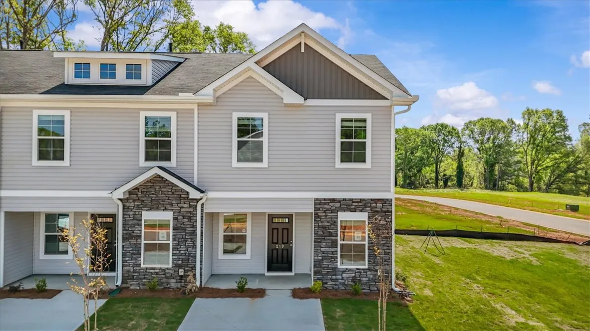 215 Islay Way