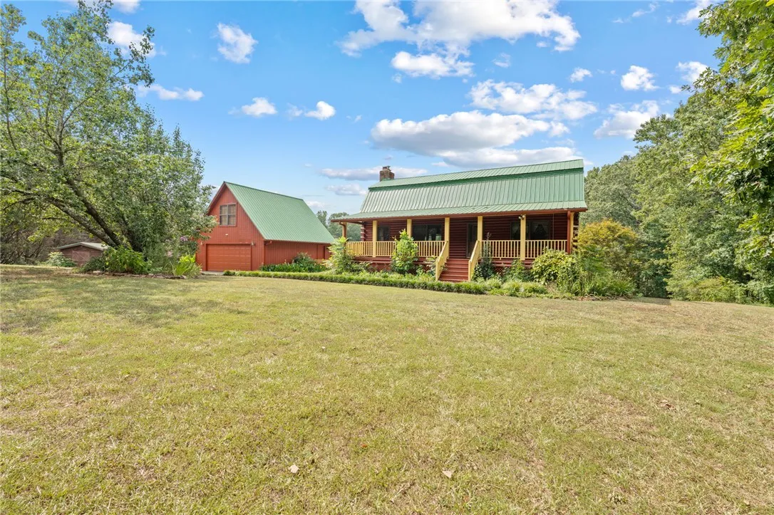 Oak Creek Estat, Seneca Community