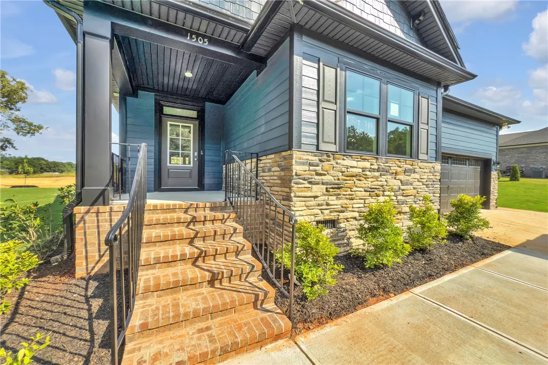 1505 Cross Creek Drive
