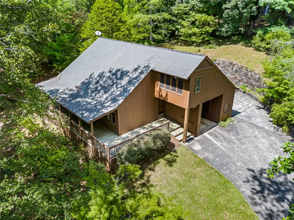Cherokee Estate, Walhalla Community