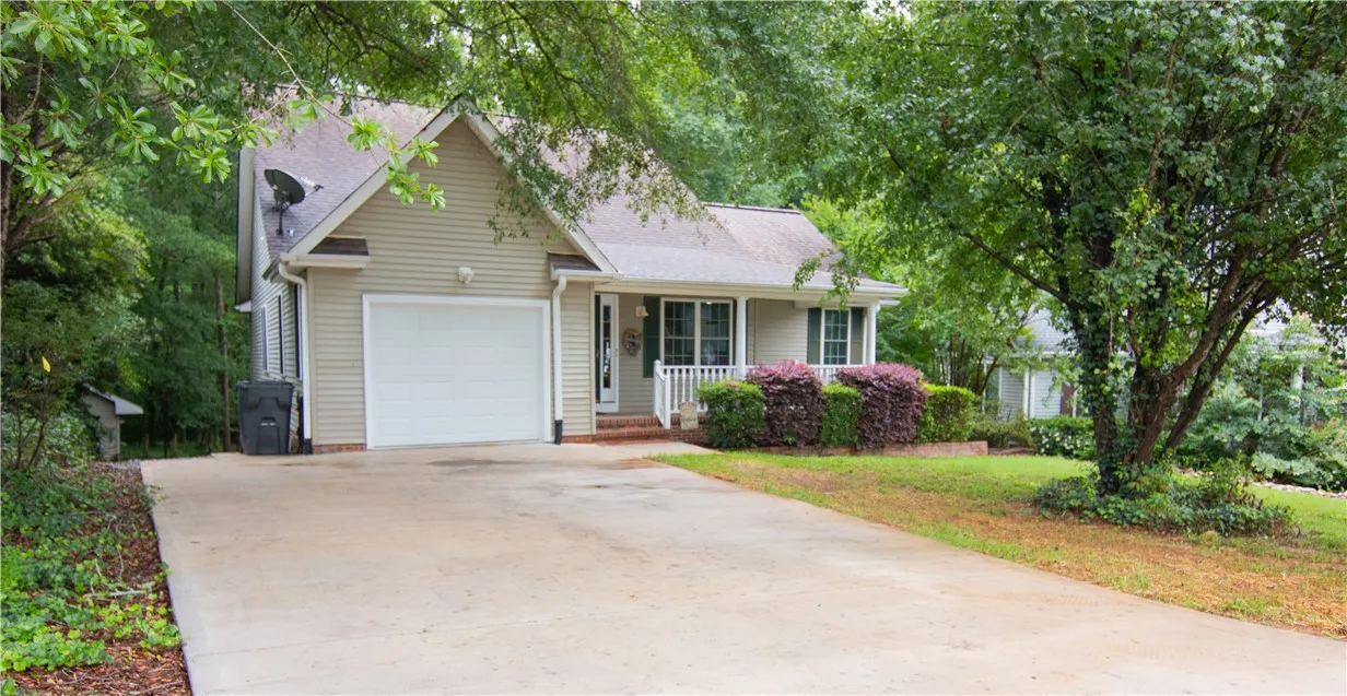 Property image 1 at 124 Grand Oak Drive, Pendleton, SC 29670