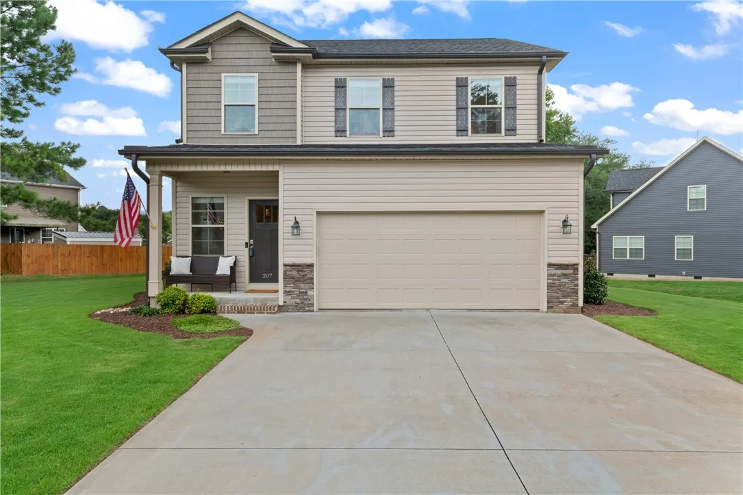 207 Ashwood Lane