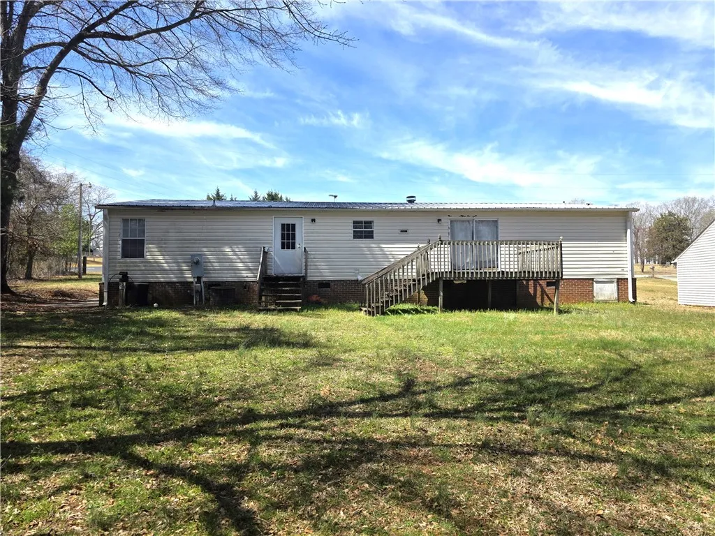Property image 3 at 400 Roe Road, Greenville, SC 29611