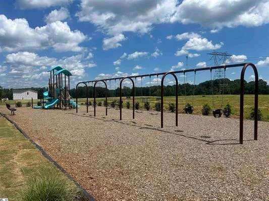Property image 3 at 211 White Fields Avenue, Fountain Inn, SC 29644