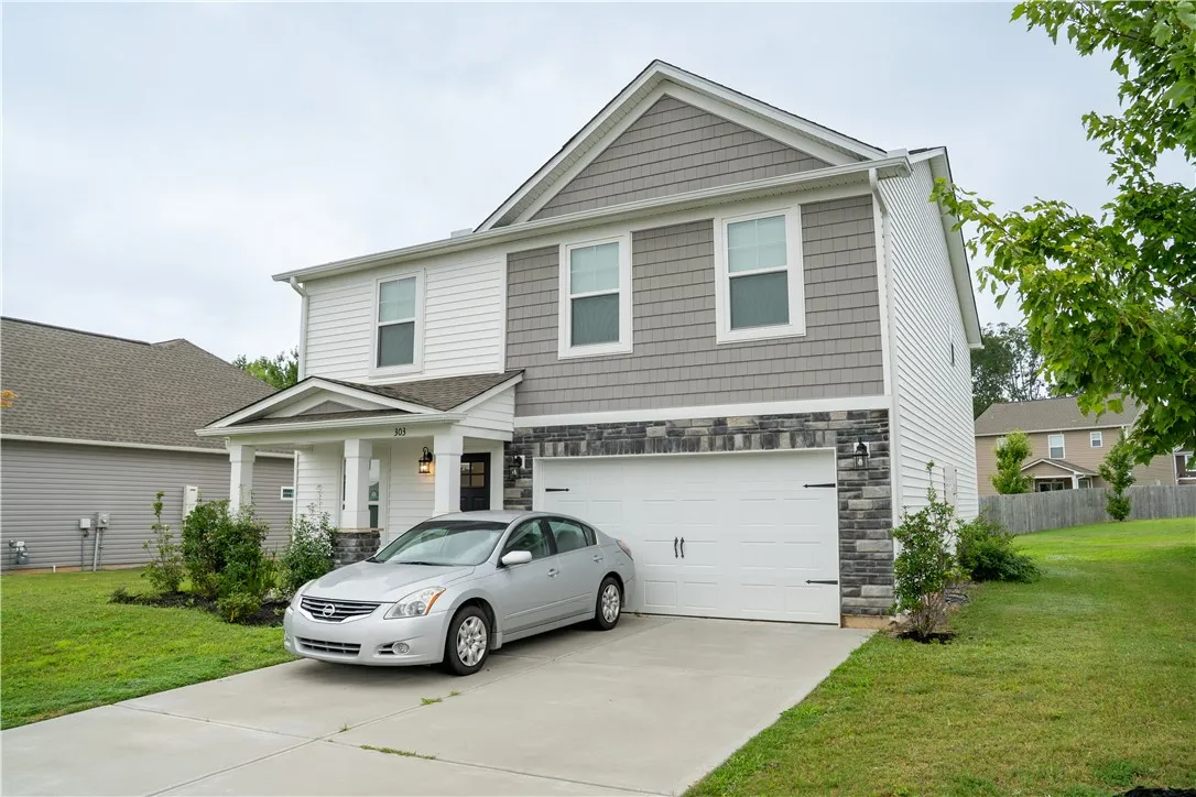 Property image 3 at 303 Pilcher Drive, Piedmont, SC 29673