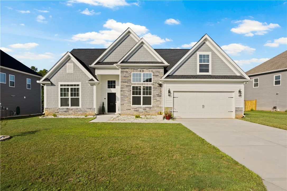Carriage Hill, Easley Community