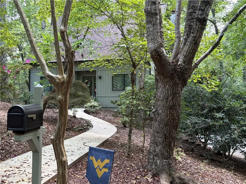 6 Crest Drive