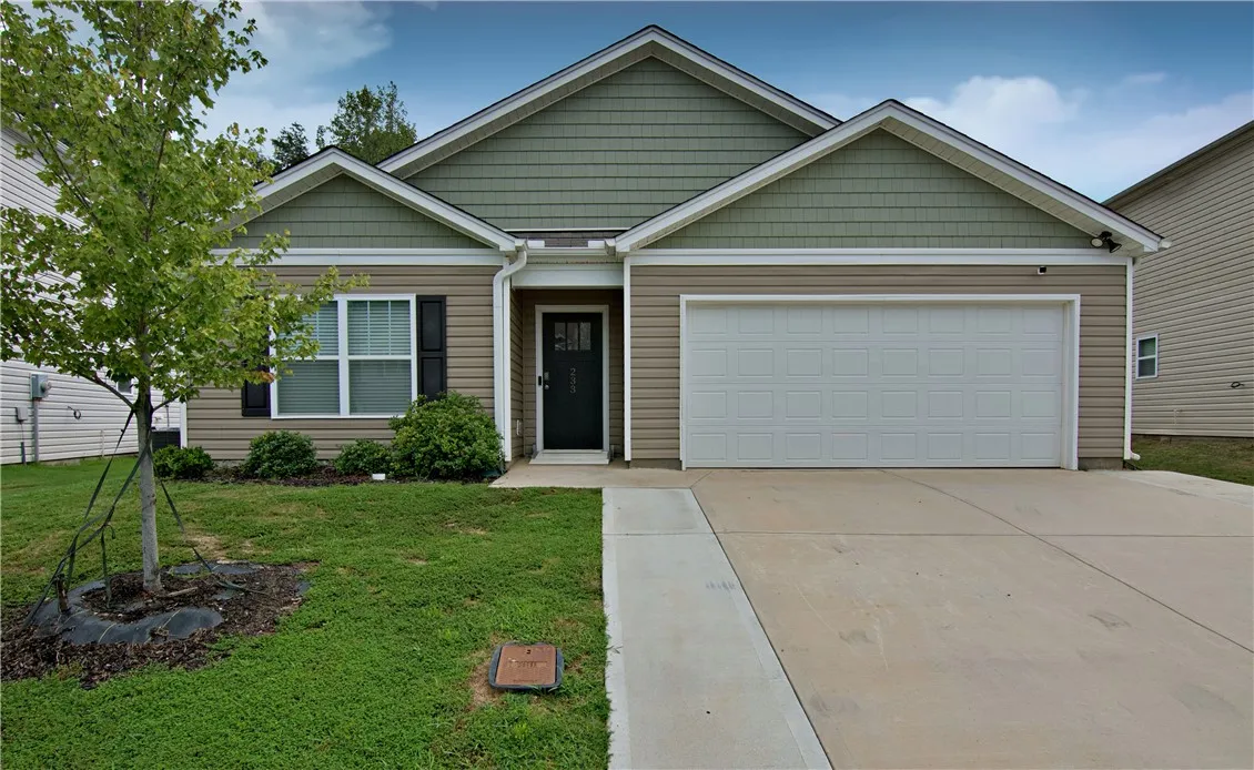 233 Ashwood Way