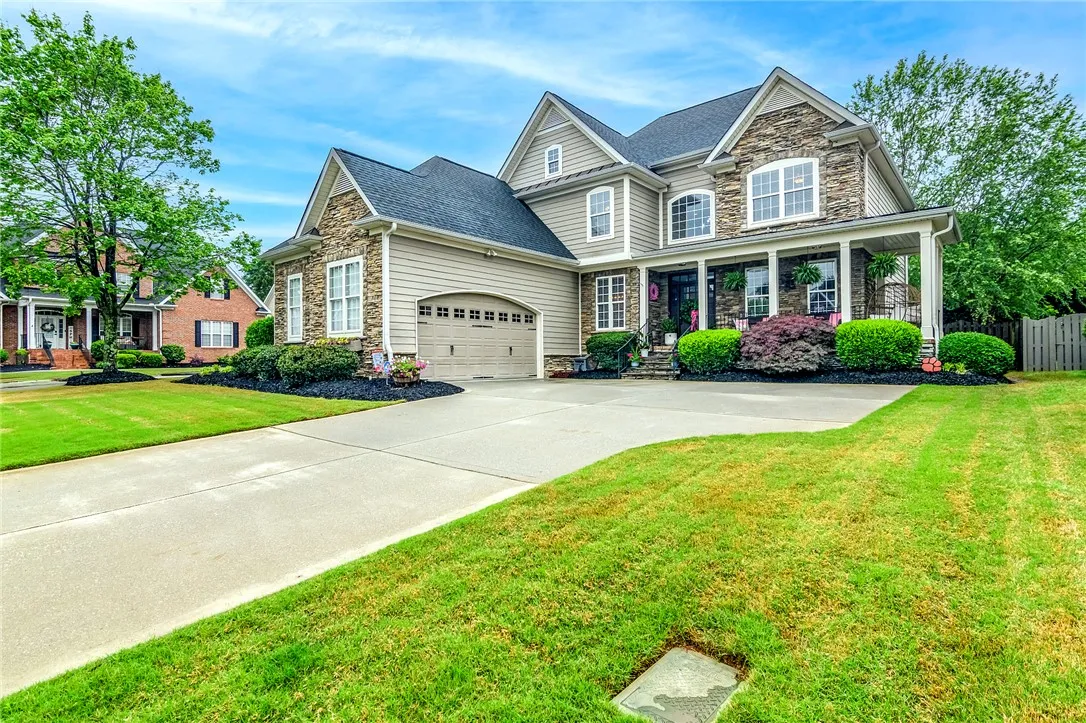 Property image 4 at 1 Lone Oak Avenue, Simpsonville, SC 29681