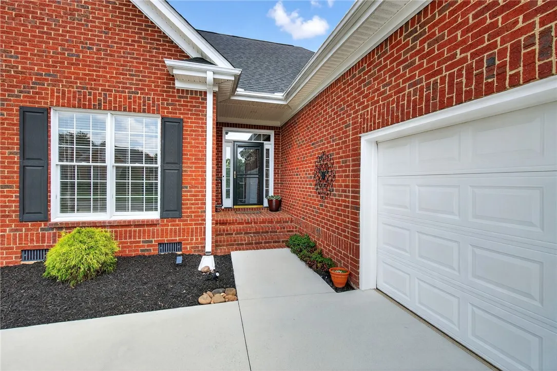Property image 2 at 4 Audrey Lane, Greenville, SC 29615