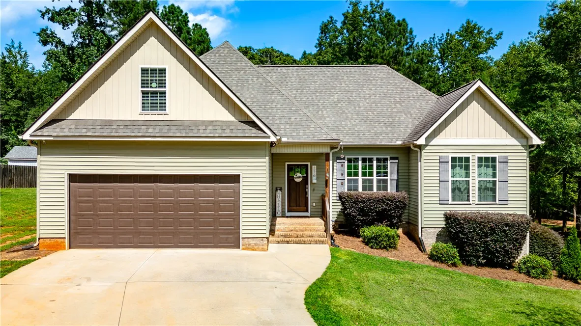 Edens Ridge, Six Mile Community