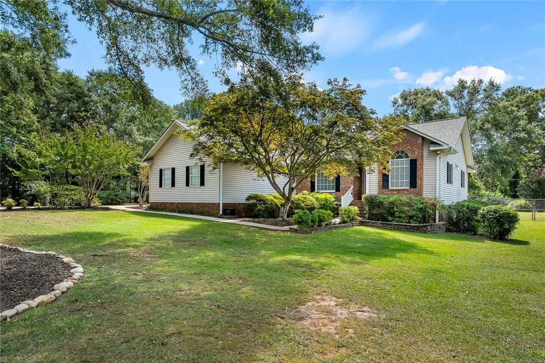 617 Walnut Way