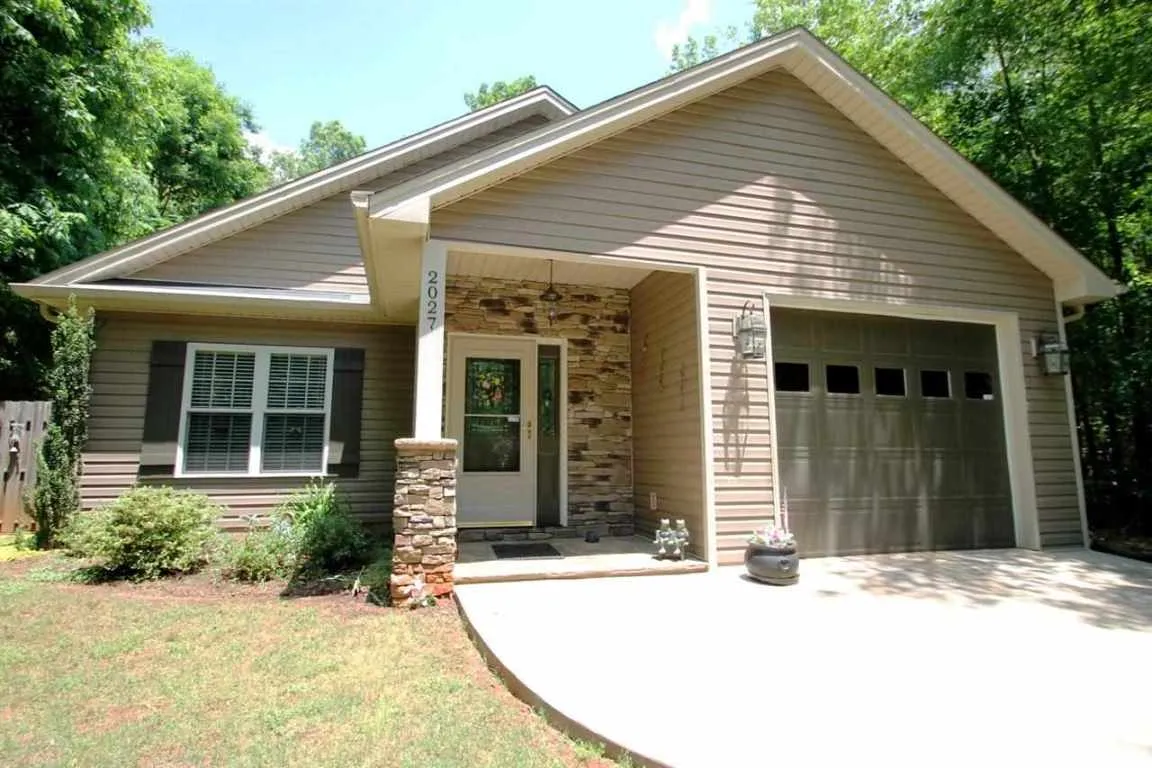 Property image 1 at 2027 Ridgeview Lane, Seneca, SC 29678