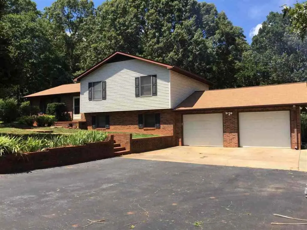 Property image 1 at 220 Nottingham Way, Anderson, SC 29621