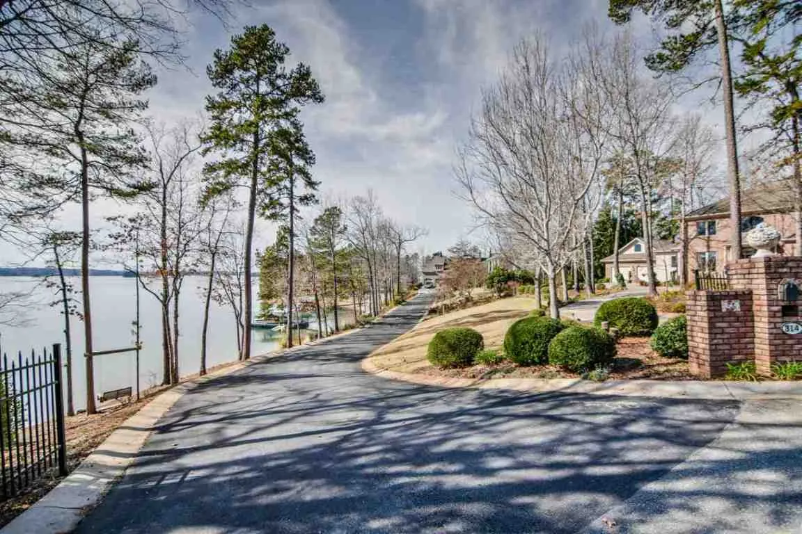 Property image 2 at 314 Oakleaf Court, Seneca, SC 29672