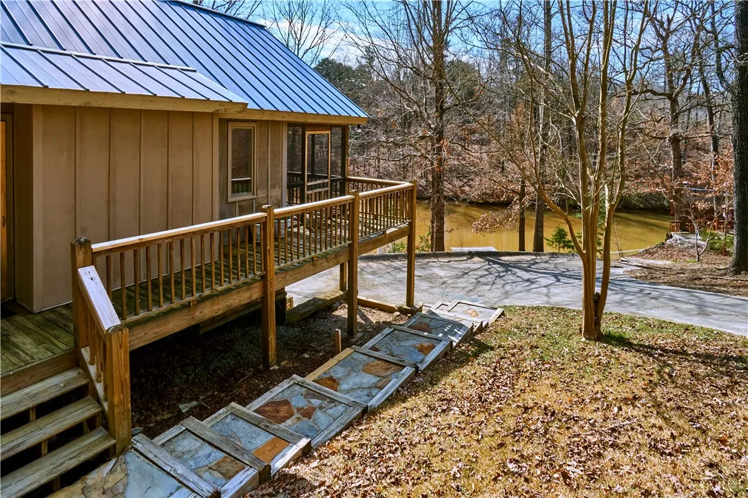 Property image 2 at 515 Inlet Drive, Seneca, SC 29672