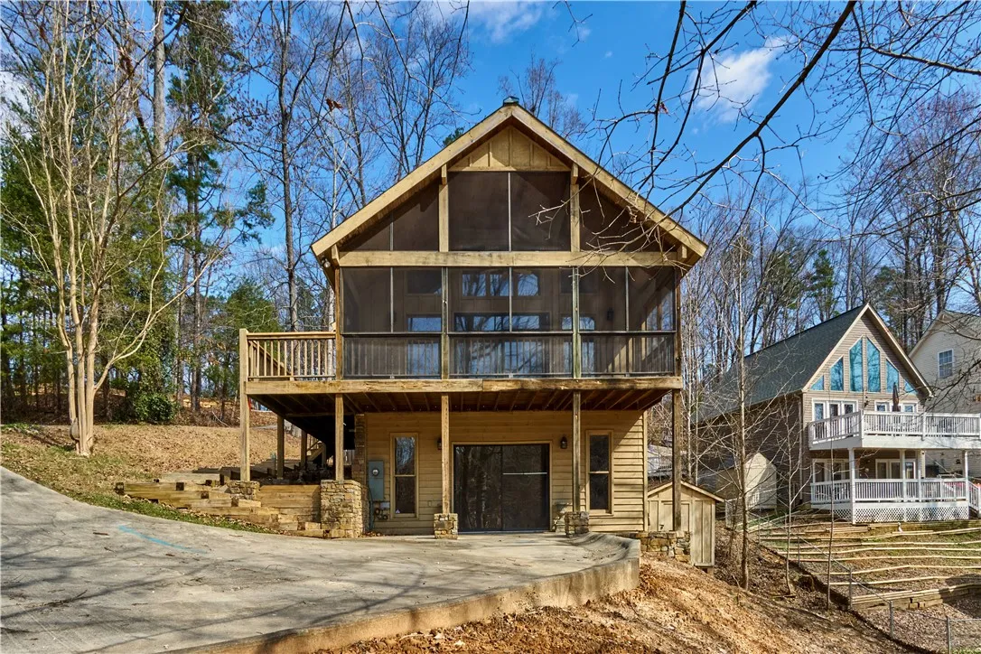Property image 4 at 515 Inlet Drive, Seneca, SC 29672
