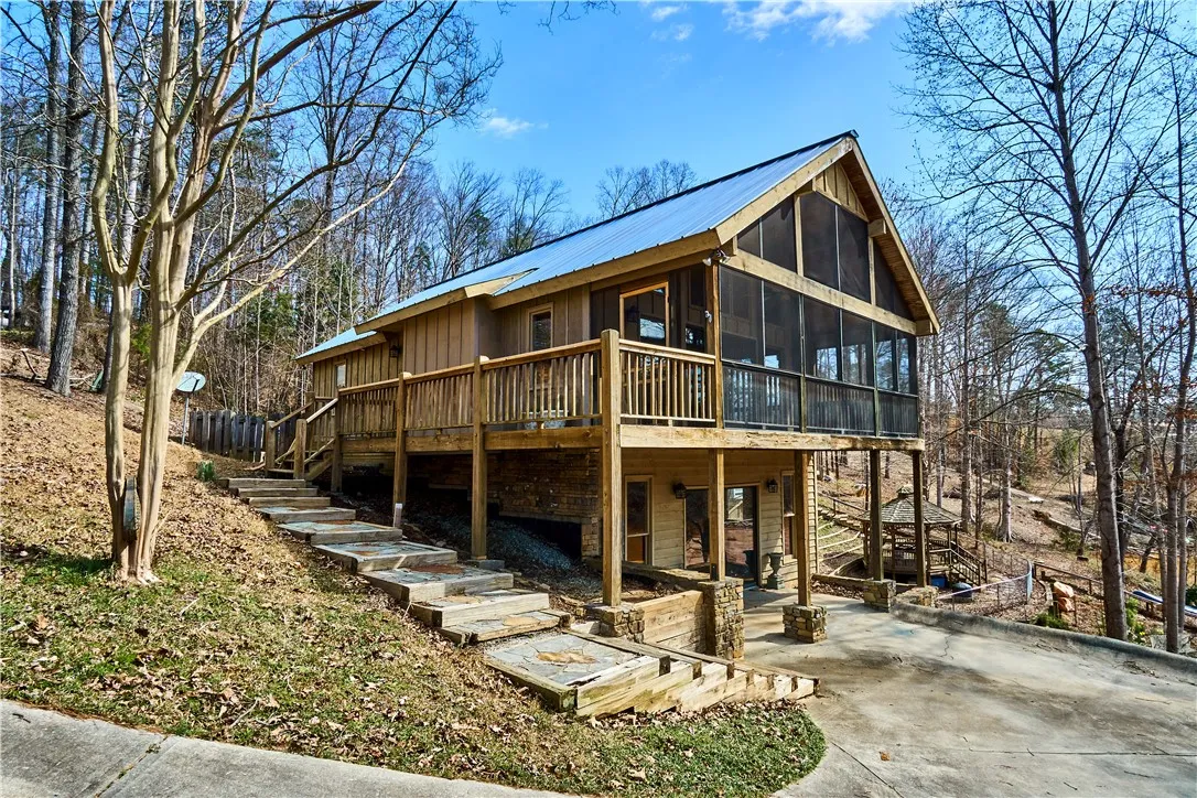 Property image 5 at 515 Inlet Drive, Seneca, SC 29672