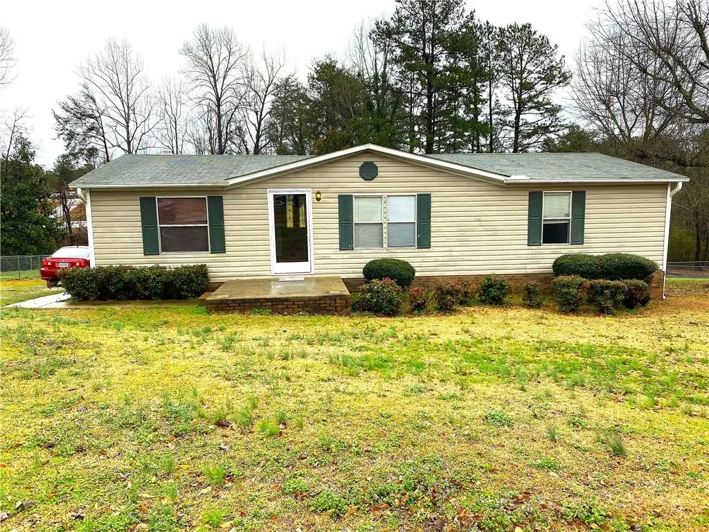 Property image 1 at 23011 Mcdonald Point Road, Seneca, SC 29672