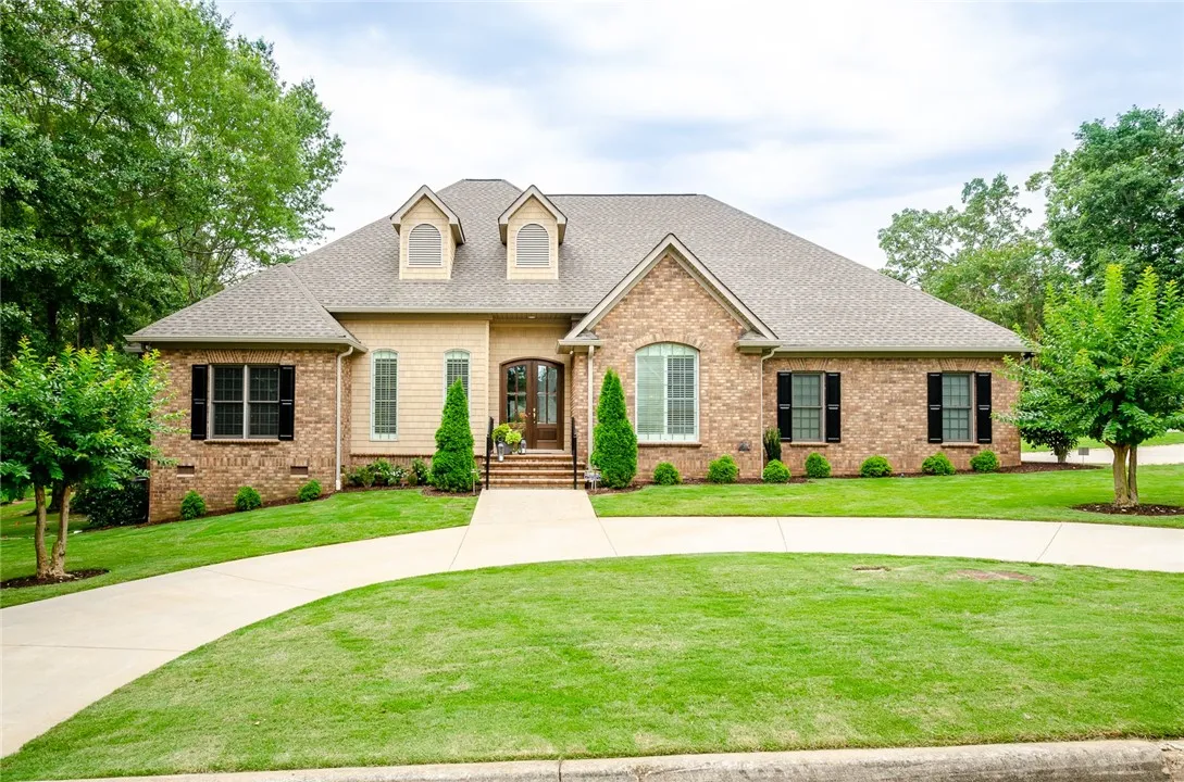 210 Arden Chase