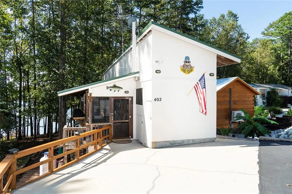 Property image 1 at 402 Newbury Circle, Westminster, SC 29693