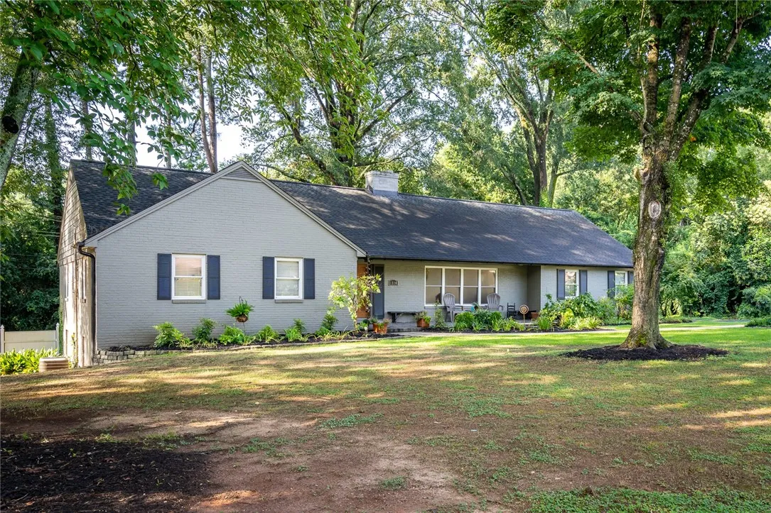 1114 Greenacres