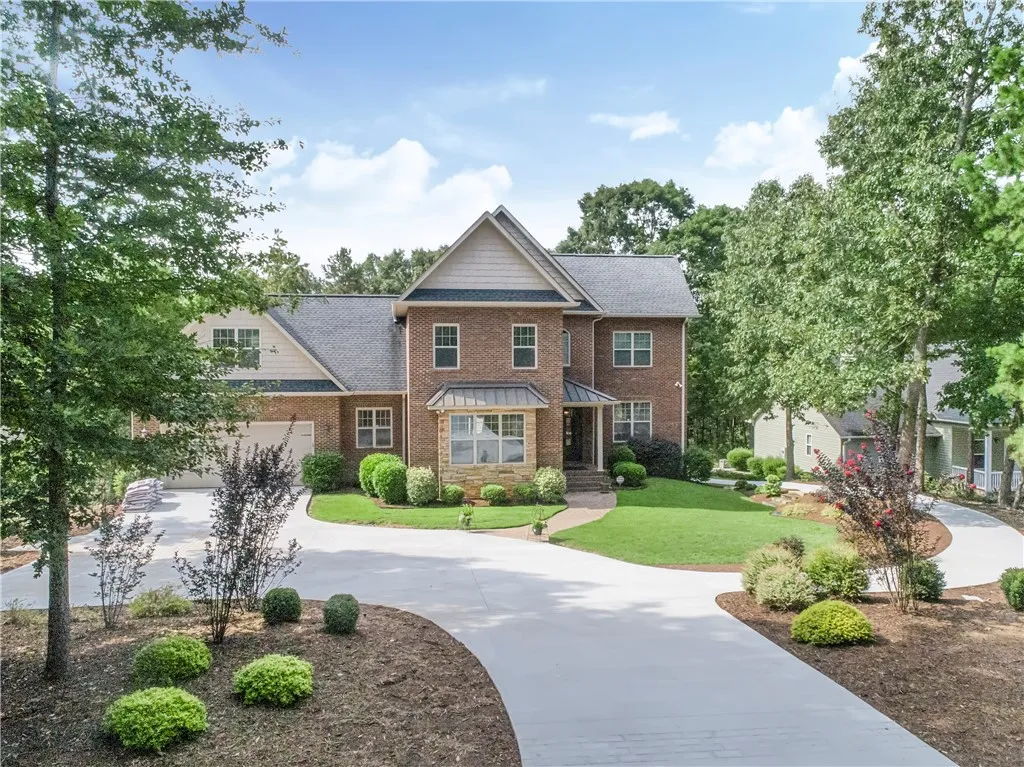 368 Lakeshore Drive