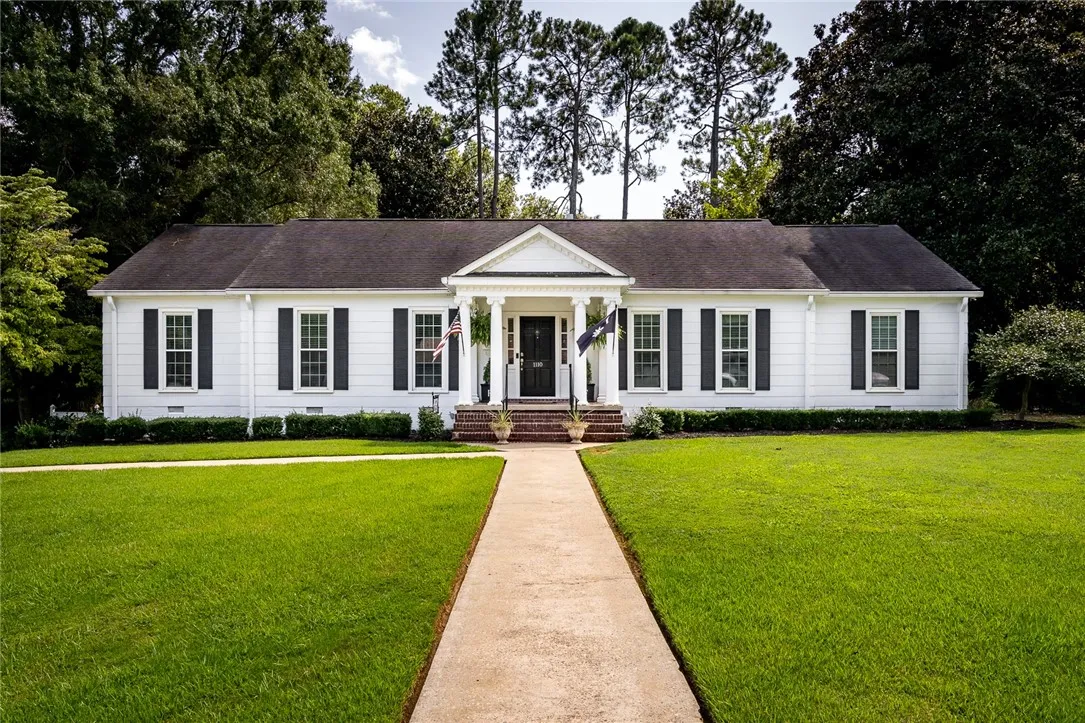 1110 Greenacres