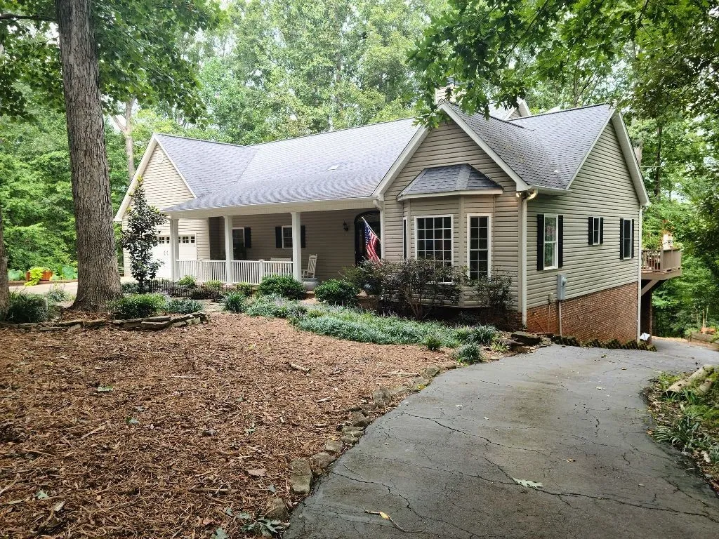 Property image 2 at 511 Queen Annes Lane, Seneca, SC 29672
