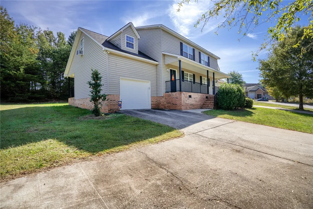 Property image 3 at 118 River Oaks Circle, Piedmont, SC 29673