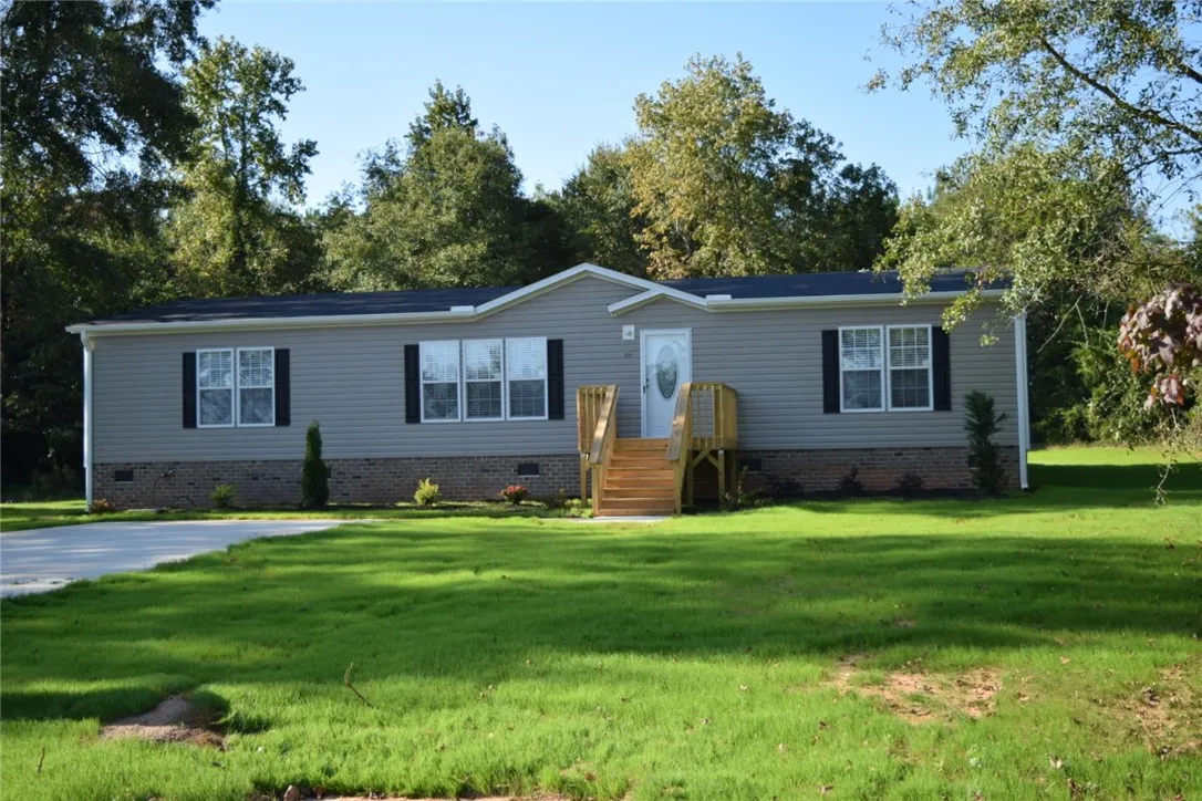 Property image 1 at 105 Twin Oaks Court, Iva, SC 29655