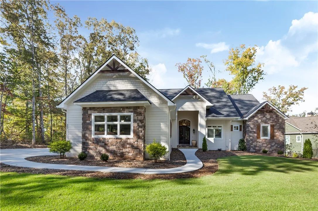 Property image 1 at 300 Pointe East Drive, Seneca, SC 29672