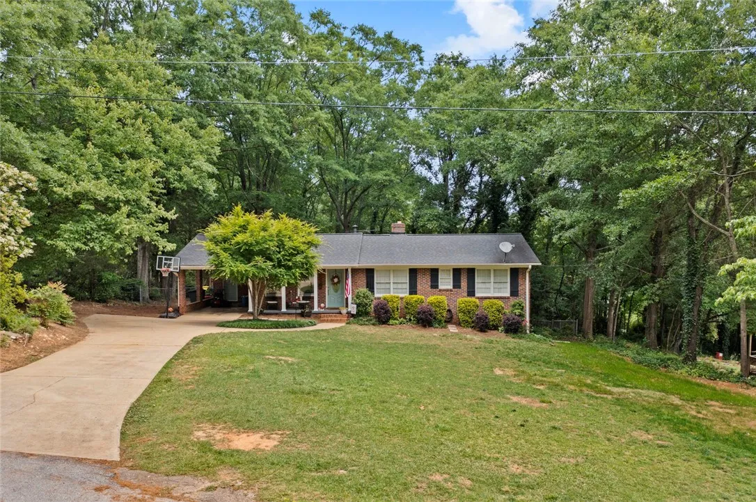 100 Willow creek Circle