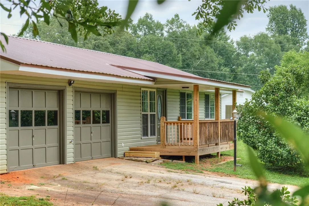 Property image 2 at 821 Robinhood Drive, Walhalla, SC 29691