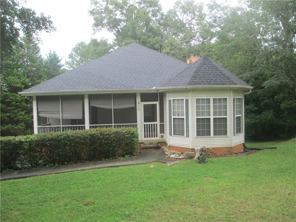 Property image 2 at 109 Hunters Trail, Walhalla, SC 29691