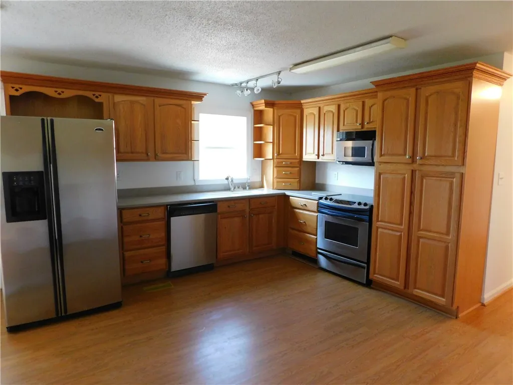 Property image 4 at 202 Sandy Shore Drive, Townville, SC 29689
