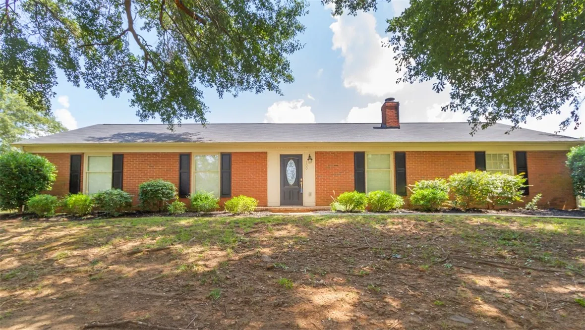 200 Lakewood Drive