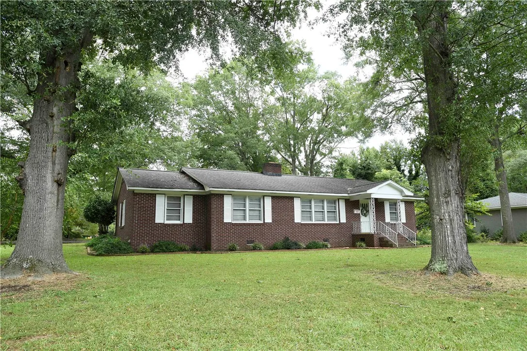 402 Forest Lane