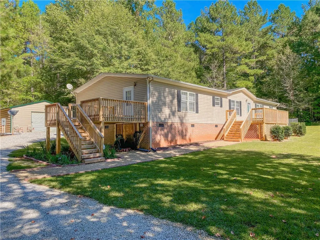 Property image 2 at 132 Breezewood Drive, Westminster, SC 29693