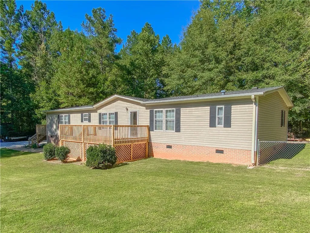 Property image 3 at 132 Breezewood Drive, Westminster, SC 29693