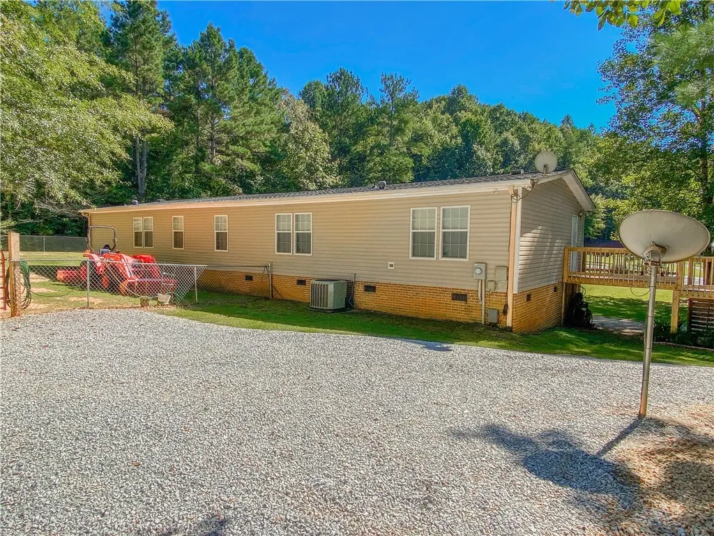 Property image 4 at 132 Breezewood Drive, Westminster, SC 29693