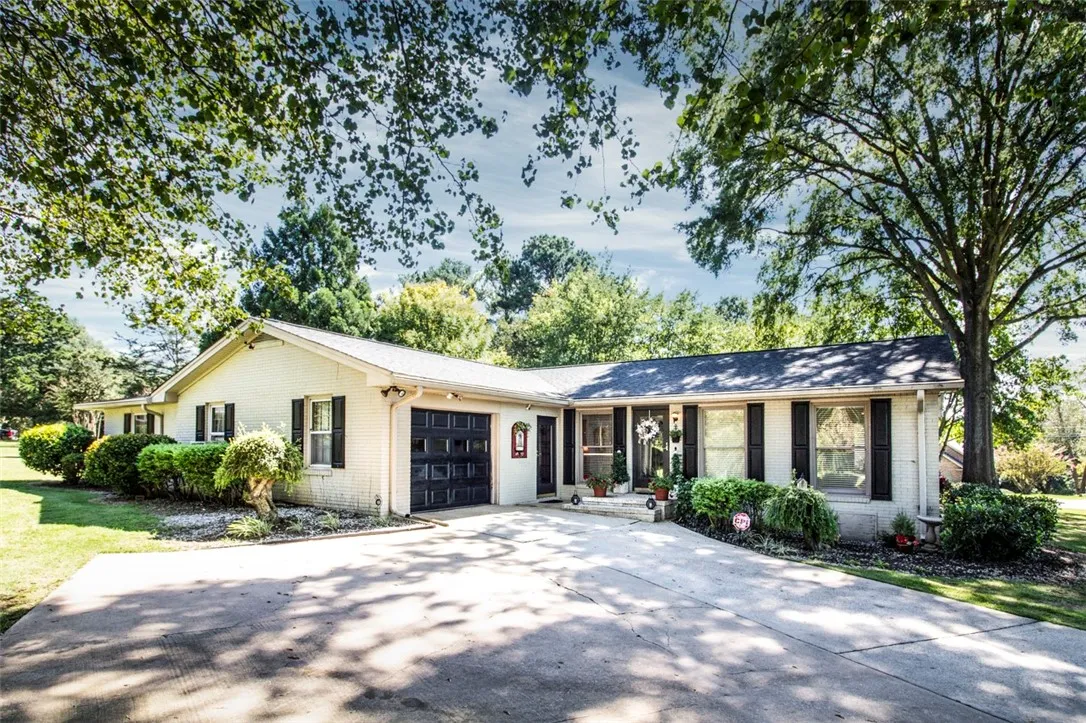 300 Edgewater Drive