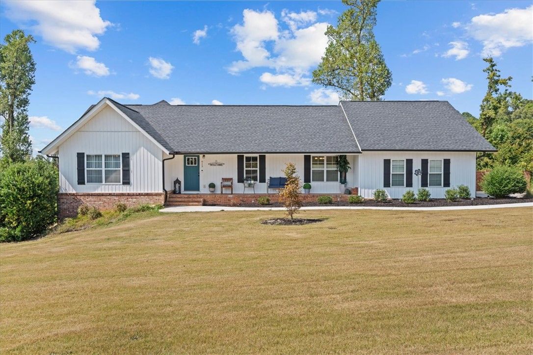 Property image 1 at 613 W Quincy Road, Seneca, SC 29678
