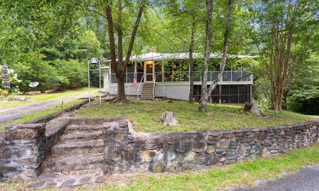 4 N Lake Drive