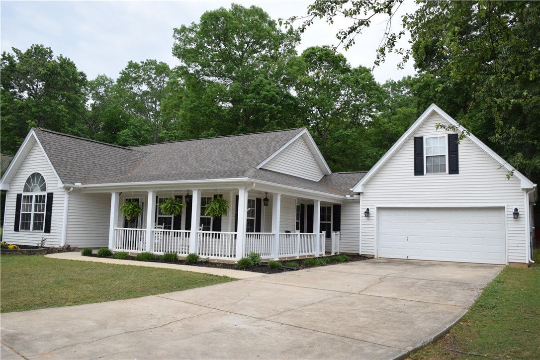 Main image of property at 125 Largess Lane, Piedmont, SC 29673